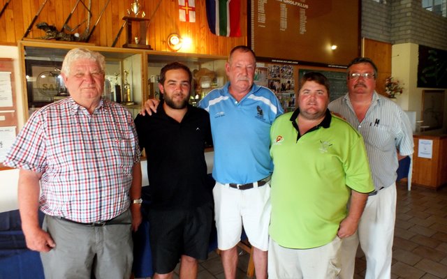 Herberg-aan-See Gholfdag se 2de wenspan, met vlnr Wollie Jacobs, Daniel van der Merwe (speler), Bev Swart, Lambert Smith (speler) en John van Rooyen
